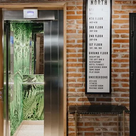 Hotel One66
