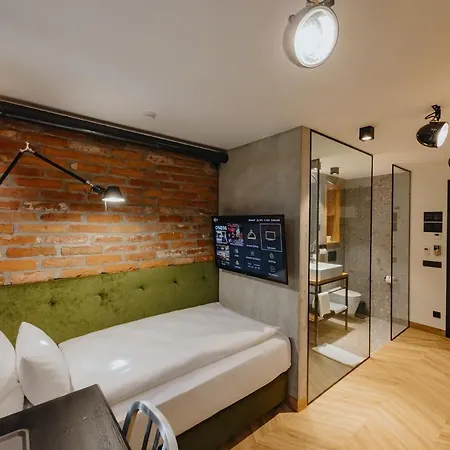 Hotel One66