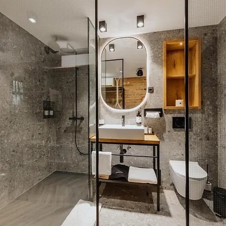 Hotel One66