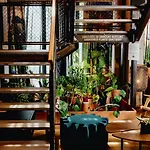 Hotel One66